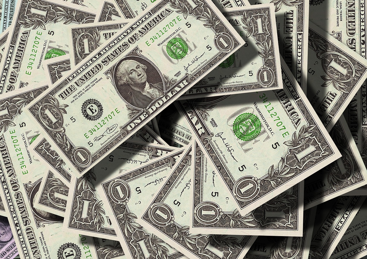 Кешбек при покупці товарів в Європі та США dollars-499481_1280